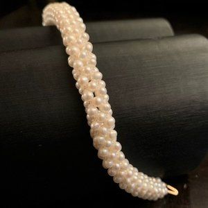 Lovely cylindrical pearl bracelet